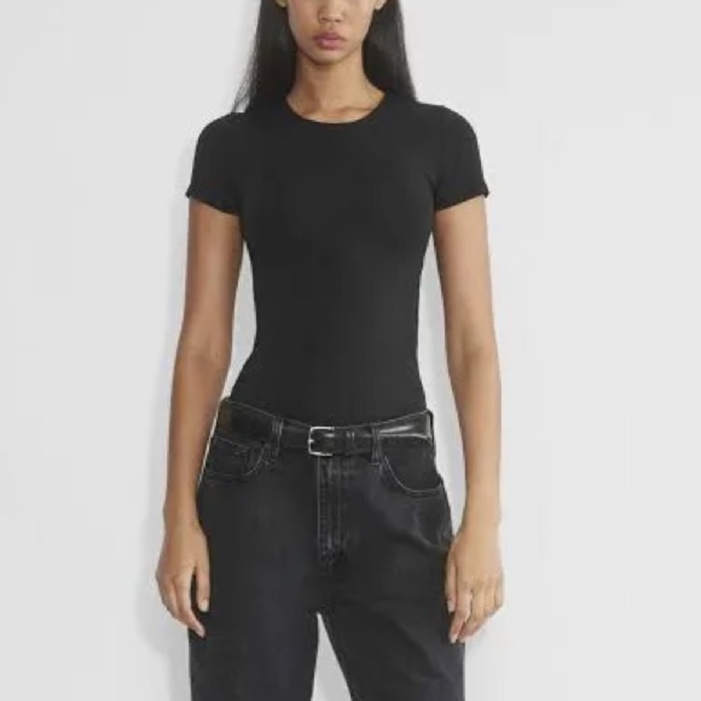 Aritzia Women's Original Contour Crew Hip T-Shirt